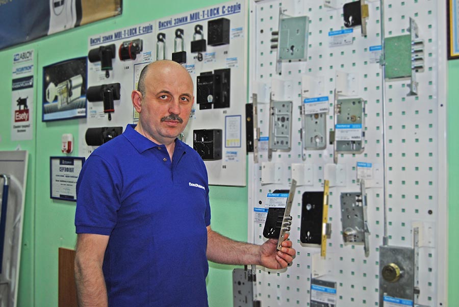 Петро Безсмертний, менеджер магазину Петро Безсмертний